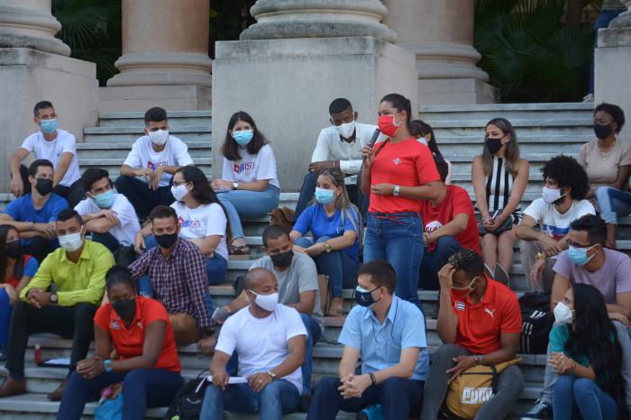 Caravana Victoria Popular: Intercambia Díaz-Canel con jóvenes cubanos