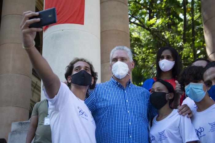 Caravana Victoria Popular: Intercambia Díaz-Canel con jóvenes cubanos