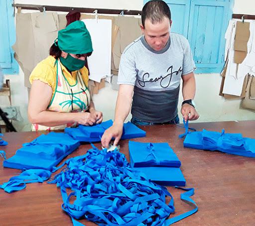  Artistas, artesanos y trabajadores del FCBC trabajan en el combate contra la pandemia. 