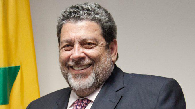 Díaz-Canel felicitó a Ralph Gonsalves y le deseó pronta recuperación