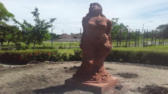 Algunas de las piezas donadas por la Bienal de Escultura rinden homenaje a la mujer cubana. Foro tomada de ACN