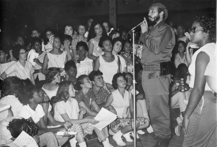 Fidel en el acto por la terminaciòn de la Campaña de Alfabetizaciòn.