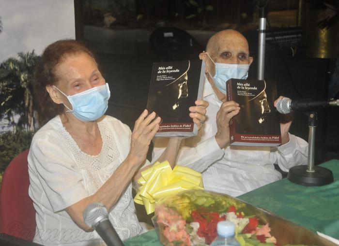 Presentacion del Libro Mas alla de la Leyenda,de los autores Estela Bravo, Ernesto Bravo y Olga Rosa Gomez.
