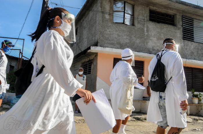 Un «toque» de amor en tiempos de pandemia.Jóvenes pesquisan la comunidad la finquita en el municipio cerro