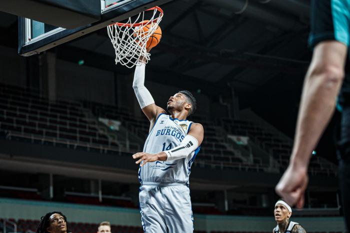 Jasiel Rivero - Liga de Campeones del Baloncesto Europeo en el partido entre Hereda San Pablo Burgos y VEF Riga