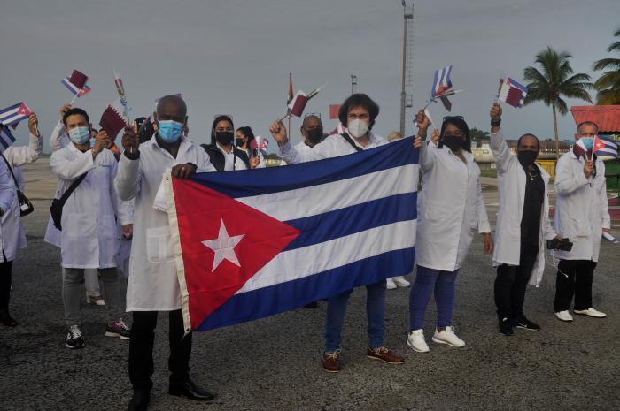 Recibimiento de la brigada médica Henry Reeve  procedente de Qatar, desarrollado en el Aeropuerto 