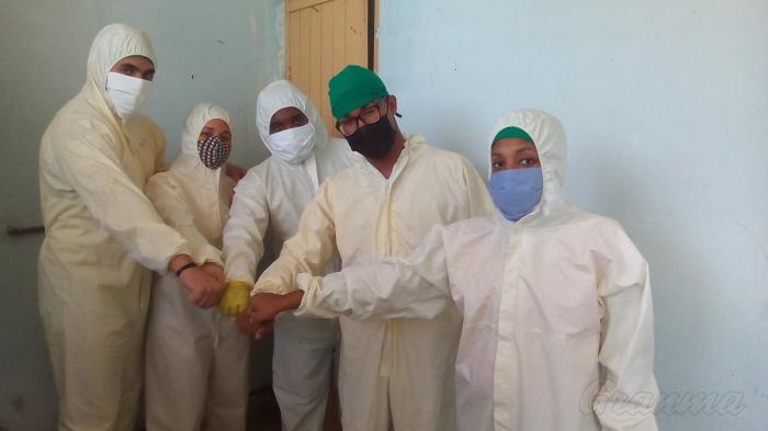 Un grupo de 96 estudiantes apoyaron la atención en el centro de aislamiento de la Universidad de Ciencias Médicas de Guantánamo. Foto De la autora
