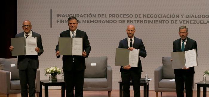 Negociaciones entre el gobierno de Nicolás Maduro y la oposición en México.