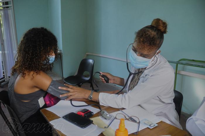 Inicio del proceso de vacunación a jovenes con Abdala, desarrollado en el Preuniversitario Saul Delgado, ubicado en calle 25, e/ C y D, Vedado, Plaza