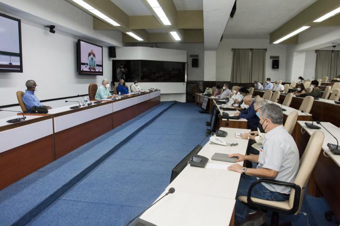 Díaz-Canel intercambia con directivos del sistema empresarial estatal 