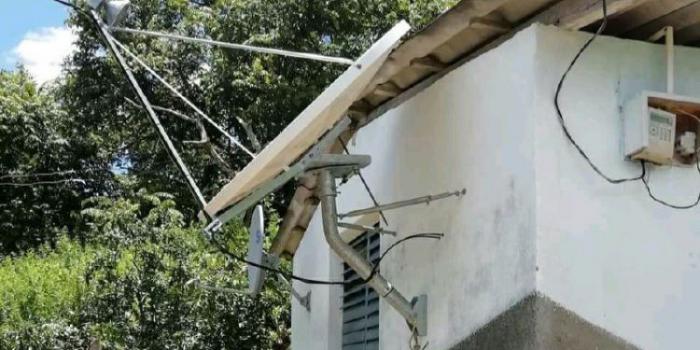 Las estaciones satelitales VSAT se componen por un tipo de antena que no sobrepasa los dos o tres metros de diámetro y se utiliza para la comunicación de datos vía satélite.