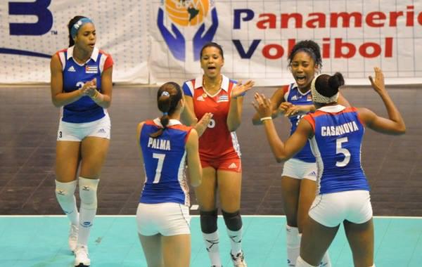 Equipo femenino sub 23 de voleibol de Cuba durante la IV Copa Panamericana de Lima
