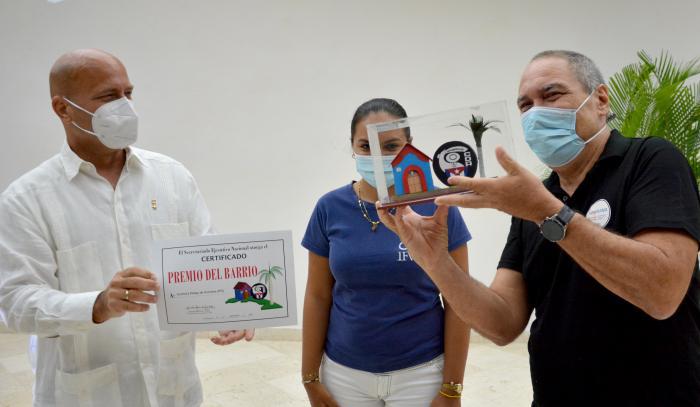 premio del barrio al Instituto Finlay