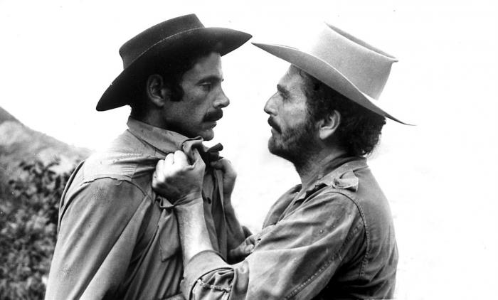 Sergio Corrieri y Raúl Pomares en El hombre de Maisinicú. 