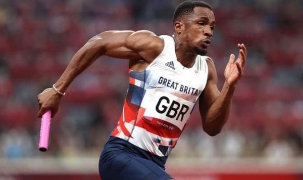 El corredor británico Chijindu Ujah resultó positivo por dopaje y podría perder la medalla de plata conquistada con el relevo 4x100 en los Juegos Olímpicos de Tokio.