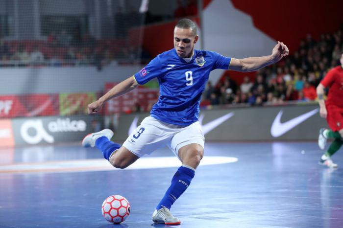 El vigente Balón de Oro, Ferrao, busca ser campeón con Brasil.