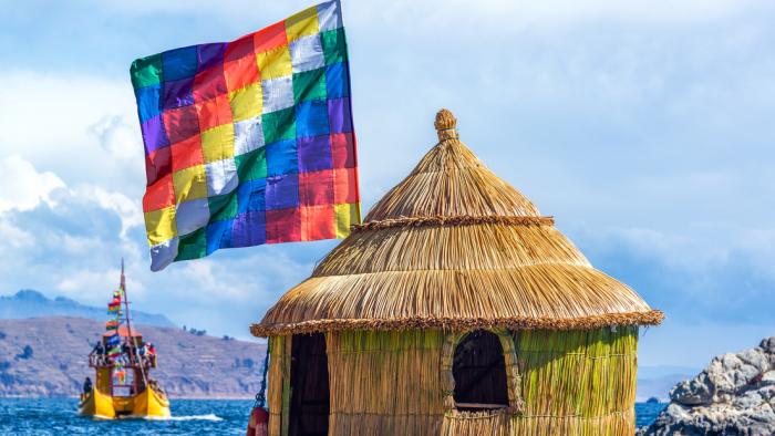 La Wiphala es símbolo de paz y de reencuentro de los pueblos originarios del mundo que resistieron al racismo y al exterminio colonial