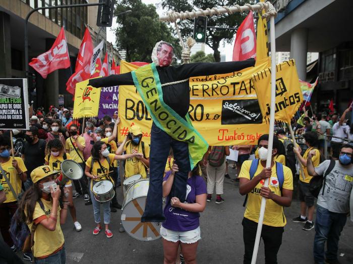 Brasileños protestan contra la gestión del presidente Bolsonaro