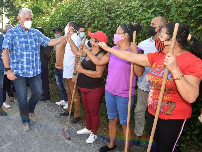 Visita de Díaz-Canel a la comunidad Libertad 