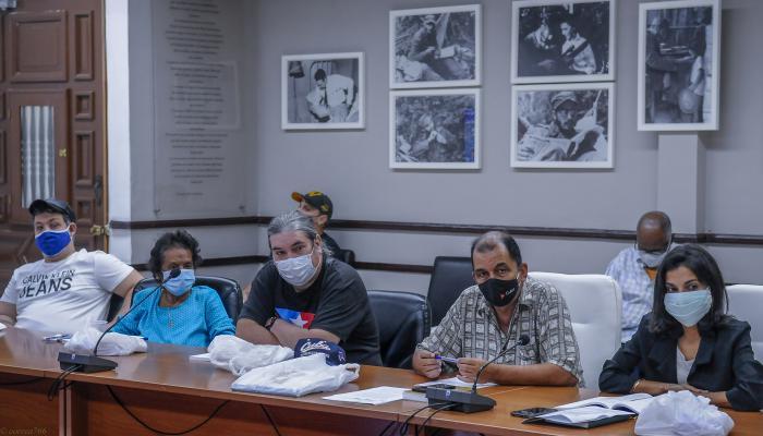 Equipo de Granma durante una reunión de trabajo a inicios de 2021