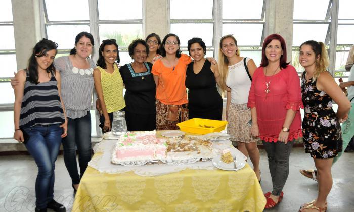 Celebrando un cumpleaños de la periodista Marta Rojas con sus compañeros del Periodico Granma.  