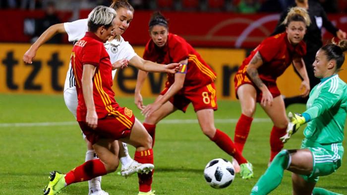 Entre los puntos en contra del mundial cada dos años se encuentra la congestión del calendario internacional, tanto para el fútbol femenino como el masculino. 