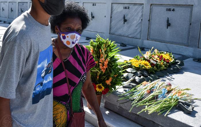 45 años del Crimen de Barbados, presiden Luis Antonio Torres Iríbar, primer Secretario del Partido en La Habana, Rogelio Polanco, miembro del Secretariado del Comité Central, los cinco heroes, en el Cementerio de Colón