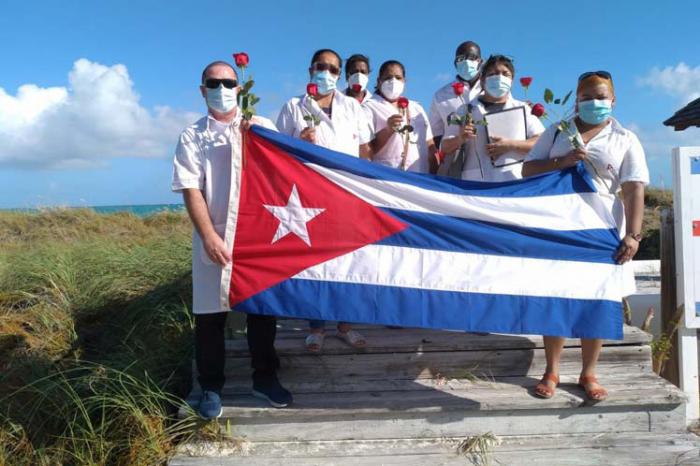 Brigada médica cubana que envió donativo de materiales para contribuir con la campaña de vacunación contra la COVID-19. 