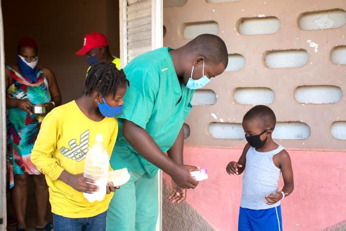 Los migrantes haitianos recibieron atención médica inmediata, así como avituallamiento imprescindible.