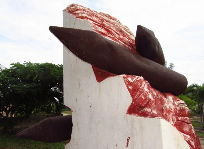 Segmento del monumento que recuerda el brutal acto terrorista