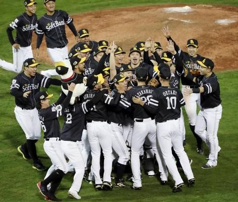 Los Halcones del SoftBank no avanzaron a los Play Off no disfrutarán de la alegría de jugar los Play Off 2021. Foto: NBP