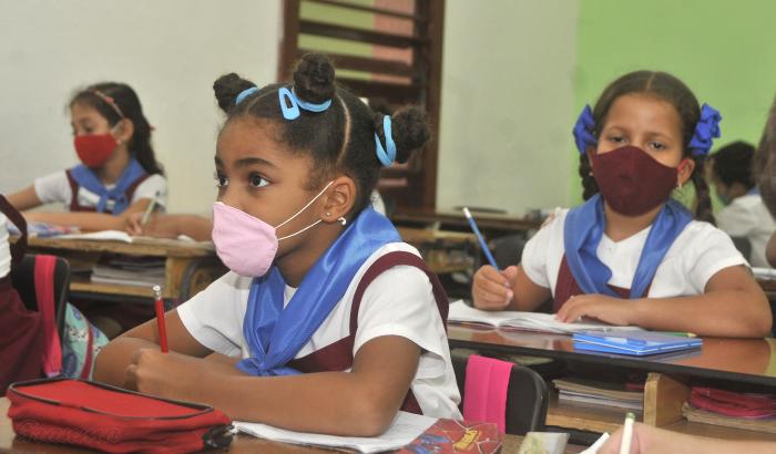 Proteccion contra el coronavirus,  Escuela Primaria Pedro Domingo Murillo dentro dela Ciudad Libertad,escolares .