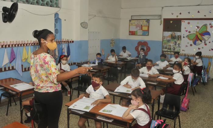 Proteccion contra el coronavirus,  Escuela Primaria Pedro Domingo Murillo dentro dela Ciudad Libertad,escolares .