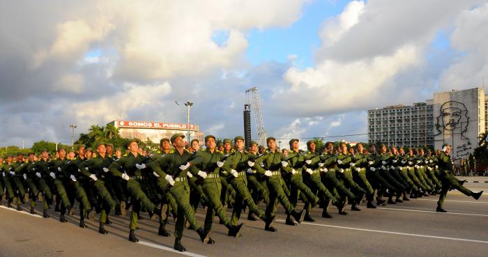 Practica general del desfile militar por el 60 aniversario del Desembarco del yate Granma, de la fundación de las FAR, el 50 aniversario del Triunfo de la Revolución y en honor al legado del Comandante en Jefe Fidel castro Ruz.