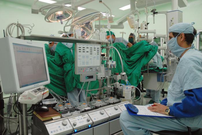 Un anestesiólogo en el Instituto de Cardiología y Cirugía Cadiovascular