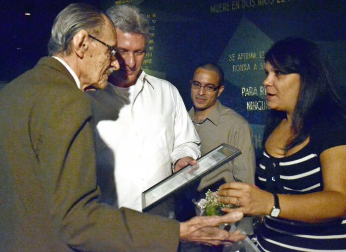 La Asociación de Hermanos Saiz (AHS) entrega el Premio Maestro Juventudes a Alfredo Diez Nieto