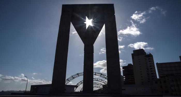 Monumento Bandera Cubana, frente a la Embajada de Estados Unidos, Malecon