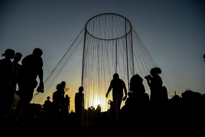 Inauguracion de la XIII Bienal de La Habana: Detrás del muro, desde la punta hasta el parque Antonio Maceo, por la avenida Malecón