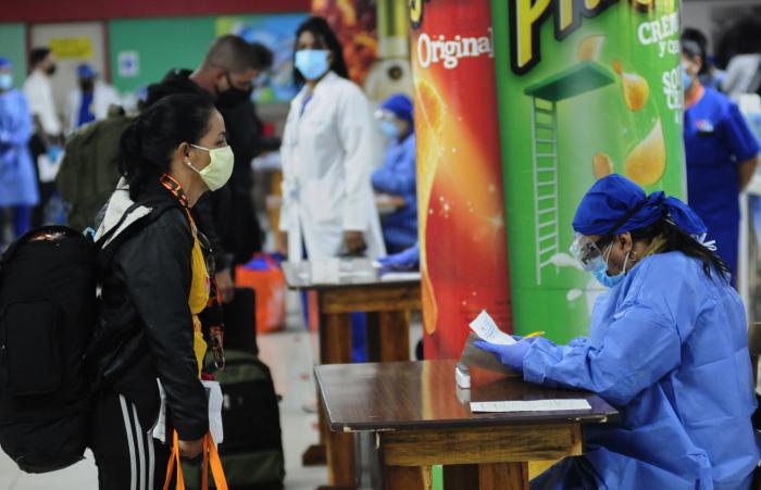 Nuevas medidas de protocolo sanitario en el aeropuerto José Martí  