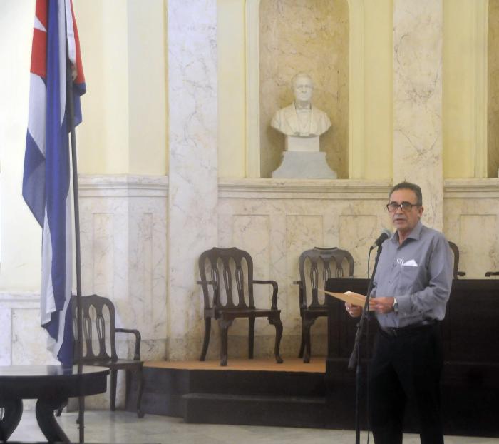 Acto de reafirmacion revolucionaria,con las palabras el Dr.Luis Velazque Perez, presidente de la Academia de Ciencia.