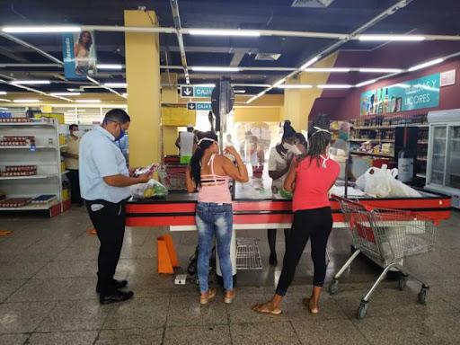 La libreta de abastecimiento se mantendrá como mecanismo para regular la entrada a los establecimientos de CIMEX y Tiendas Caribe