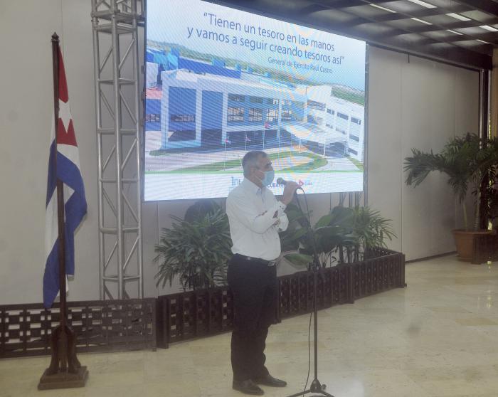 Acto de reconocimiento a trabajadores estacado de la Planta Industrial Biotecnologico CIGB Mariel, con las palabras Eduardo Martinez Diaz Presidente de Cubafarma