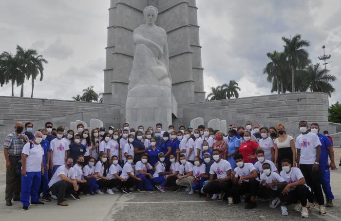 Acto de Activo de dignidad con la delegación deportiva que participará en los juegos panamericaanos junior en Vela, clavado, nado artístico, natación y boxeo, presidido por Osvaldo Vento Montiller, presidente del INDER, 