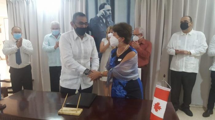 Firma el Ministerio de Salud Pública, el primer contrato de Asociación Económica Internacional