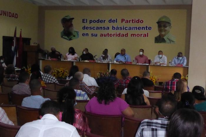 «Son tiempos en los que el Partido tiene que estar en el centro de los problemas, y también en el centro de las soluciones», se afirmó en la asamblea de balance del Partido en el municipio granmense de Pilón.