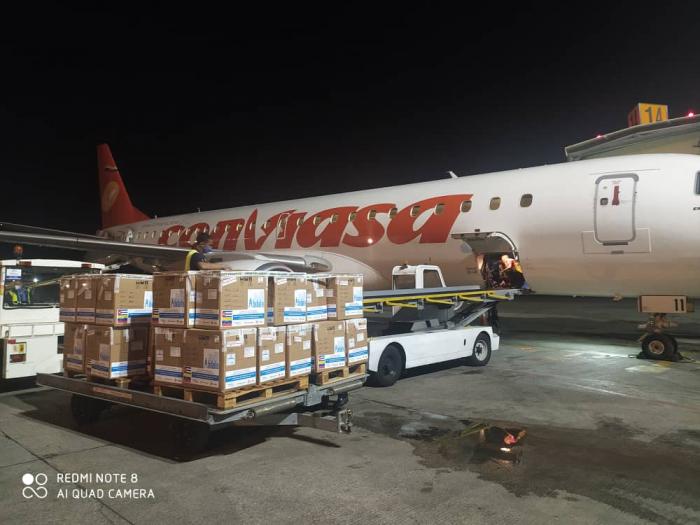 Más de 1 640 000 dosis de la vacuna Abdala se enviaron desde Cuba a nuestros hermanos de Venezuela, en vuelo de CONVIASA.