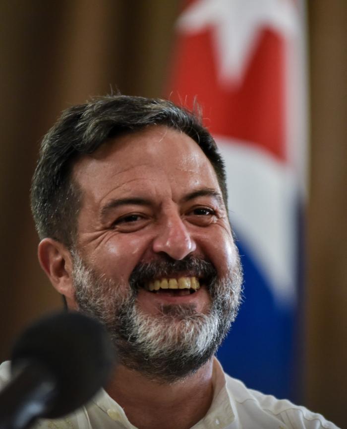 Encuentro de Esteban Lazo y Manu Pineda, vicepresidente del grupo parlamentraio de amistad con Cuba del parlamento Europeo, en el Capitolio