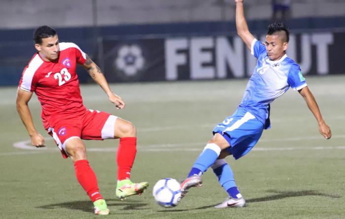 Luis Javier Paradela (izquierda) generó dos ocasiones claras que se convirtieron en gol ante Nicaragua.