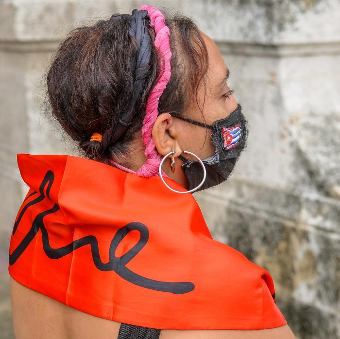 Sentada organizada por los jóvenes en el Parque Central en apoyo a la Revolución, el Presidente de la República y 1er Secretario del PCC participa en la velada