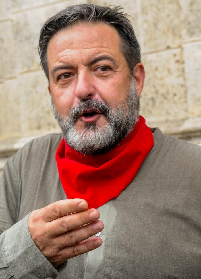 Sentada organizada por los jóvenes en el Parque Central en apoyo a la Revolución, el Presidente de la República y 1er Secretario del PCC participa en la velada